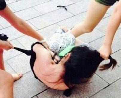 原配吃瓜小三,一场婚姻的悲喜剧