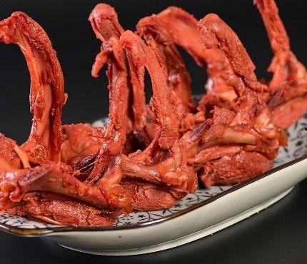 刘大瓜吃鸭脖子