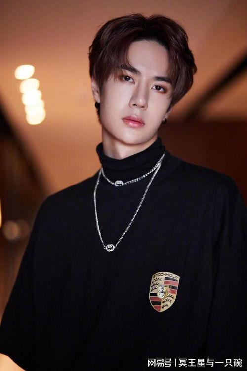 吃瓜 王一博录播,揭秘吃瓜背后的精彩瞬间