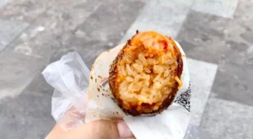 泉城路吃瓜,夏日吃瓜盛宴，品味济南街头风情