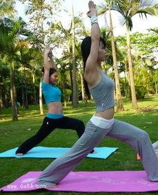 瑜伽教练吃瓜事件视频,视频曝光引发网友热议